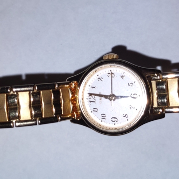 Timex Ladies Watch - Picture 3 of 6